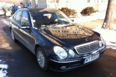 Porzucony w Warszawie mercedes został zlicytowany