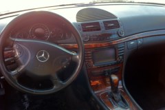 Porzucony w Warszawie mercedes został zlicytowany