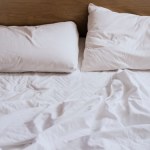 Pościel tygodniami będzie pachnieć świeżością. Wystarczy 1 prosta rzecz 
