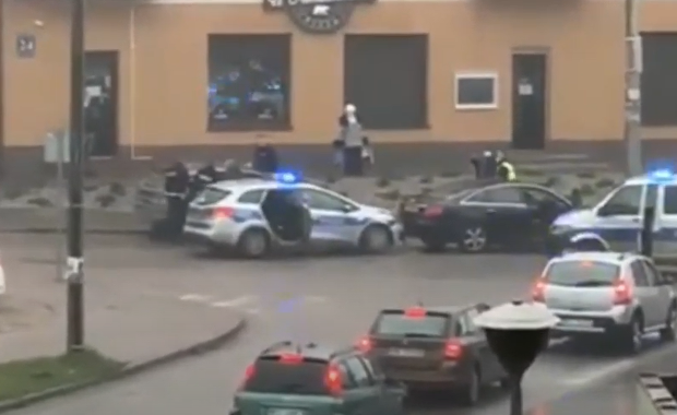 Pościg pod Pułtuskiem. Policjanci 35 km ścigali włamywaczy