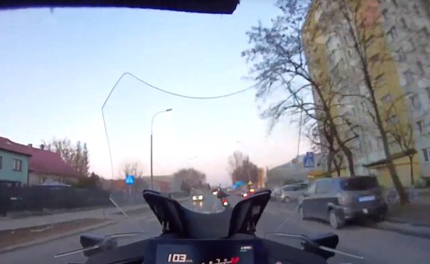 Pościg ulicami Krakowa. Policjant bohaterem [NAGRANIE]
