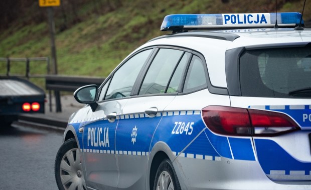 Pościg za pijanym kierowcą. Radiowóz uszkodzony 
