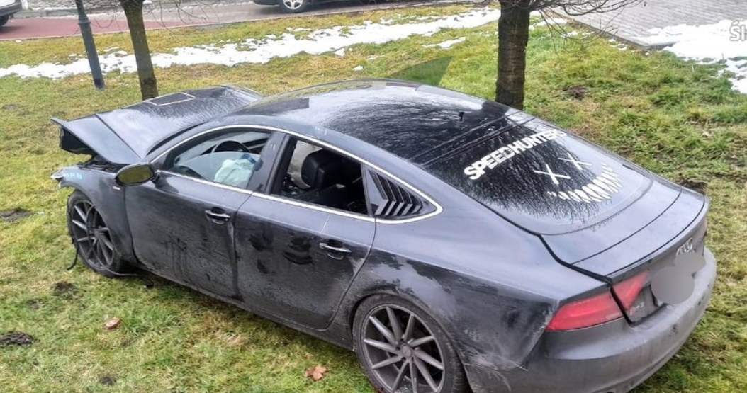 Pościg za skradzionym Audi zakończył się na… Porsche /Policja