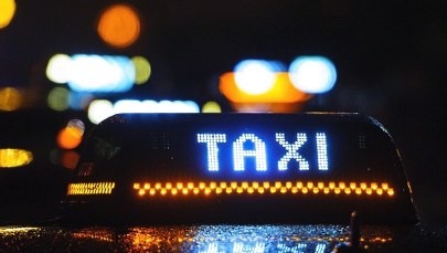 Pościg za taksówką we Wrocławiu. Kierowca zaatakował policjantów gazem pieprzowym