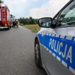 pruszków Pościg zakończony uderzeniem w drzewo. Policjant trafił do szpitala, zatrzymano sprawcę
