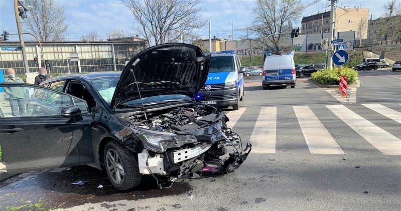 Pościg zakończył się, gdy uciekinier nie opanował samochodu... /Informacja prasowa