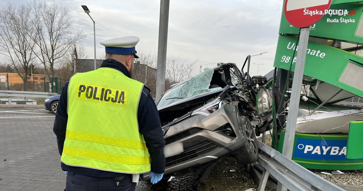 Pościg zakończył się na stacji paliw /Policja