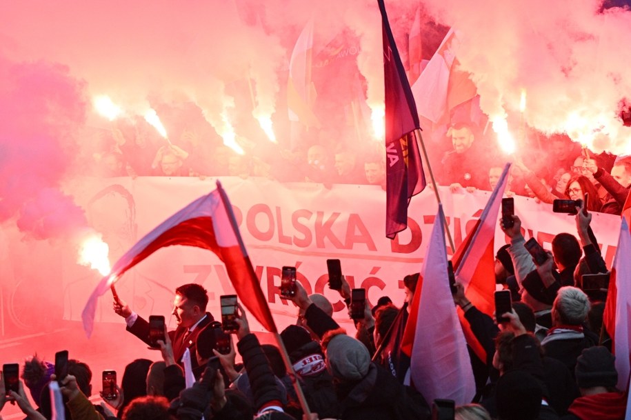 Poseł Konfederacji Sławomir Mentzen przed rozpoczęciem Marszu Niepodległości /Radek Pietruszka /PAP