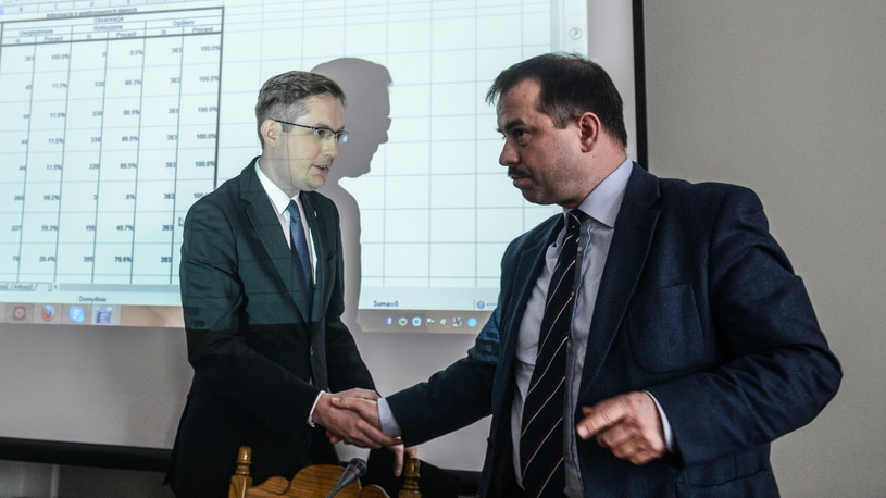 Poseł Kukiz'15, szef Ruchu Narodowego Robert Winnicki (L) i wiceprezes Ruchu Narodowego Artur Zawisza (P) przed posiedzeniem Rady Politycznej RN /Jakub Kamiński   /PAP