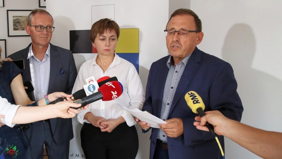 Poseł MN Ryszard Galla w towarzystwie Zuzanny Donath-Kasiury i Romana Kolka. /Krzysztof Świderski /PAP