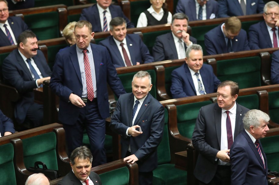 Poseł PiS Waldemar Olejniczak na sali obrad Sejmu / 	Leszek Szymański    /PAP