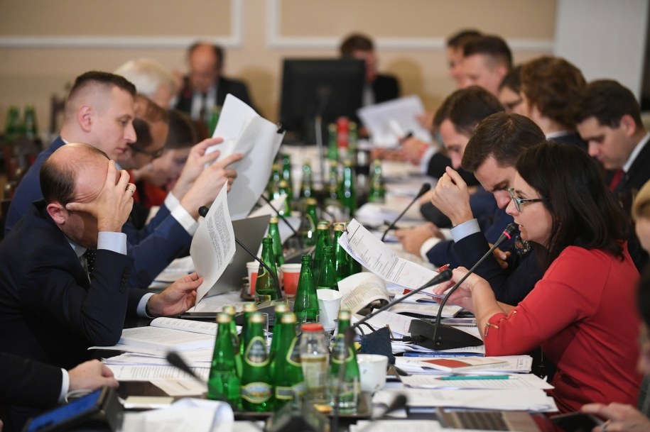 Poseł PO Borys Budka i posłanka Nowoczesnej Kamila Gasiuk-Pihowicz podczas posiedzenia komisji sprawiedliwości i praw człowieka ws. projektu ustawy o Sądzie Najwyższym /Bartłomiej Zborowski /PAP