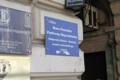 Poselskie biura pustoszeją przed Wielkanocą