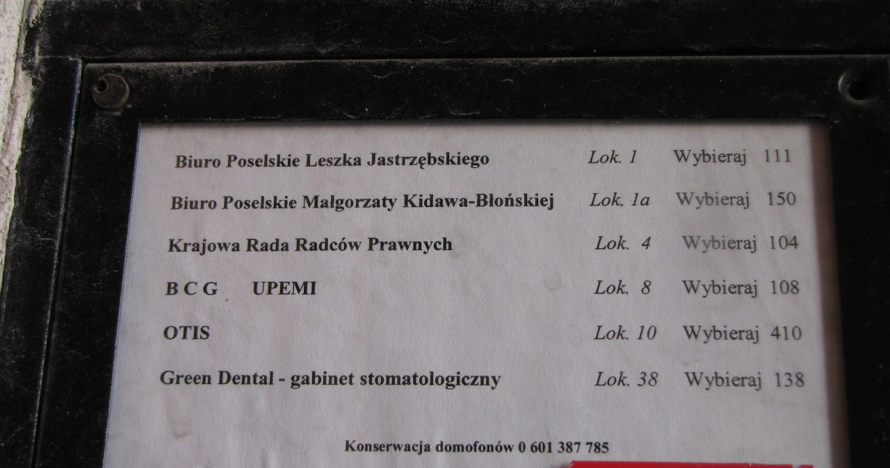 Poselskie biura pustoszeją przed Wielkanocą