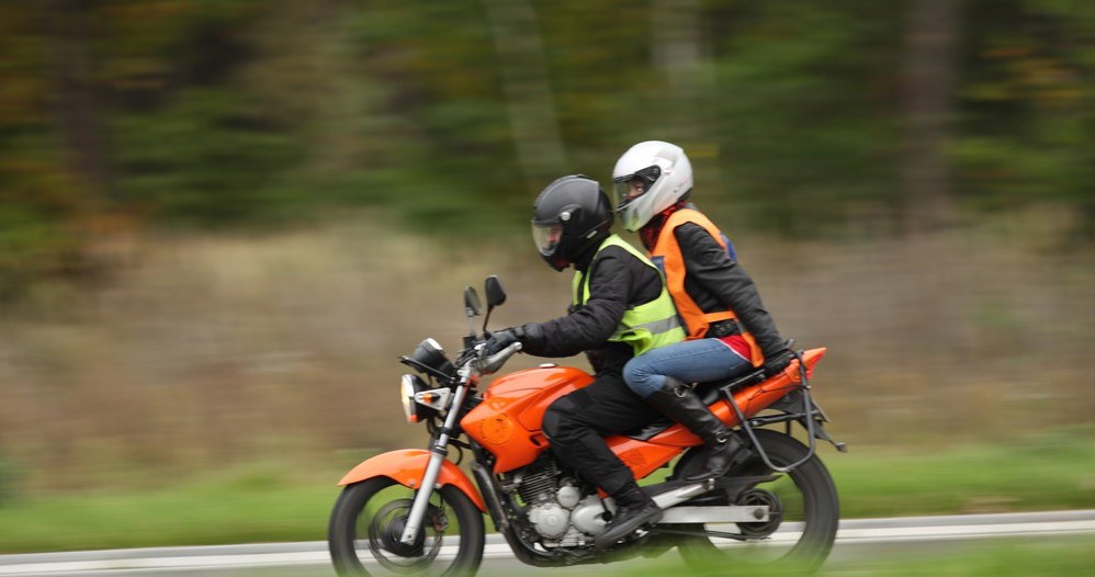 Posiadacz prawa jazdy kat. B będzie zwolniony z egzaminu na motocykl z automatyczną skrzynią biegów, o pojemności do 125 cm sześc., pod warunkiem, że ma prawo jazdy co najmniej do trzech lat /Fot. Adam Wysocki /East News