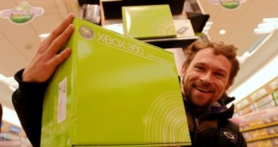 Posiadacze konsoli Xbox 360 szaleją z radości /AFP