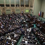 Posiedzenia Sejmu w trybie zdalnym także w stanie zagrożenia epidemicznego. Potrzebna zmiana regulaminu