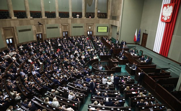 Posiedzenia Sejmu w trybie zdalnym także w stanie zagrożenia epidemicznego. Potrzebna zmiana regulaminu