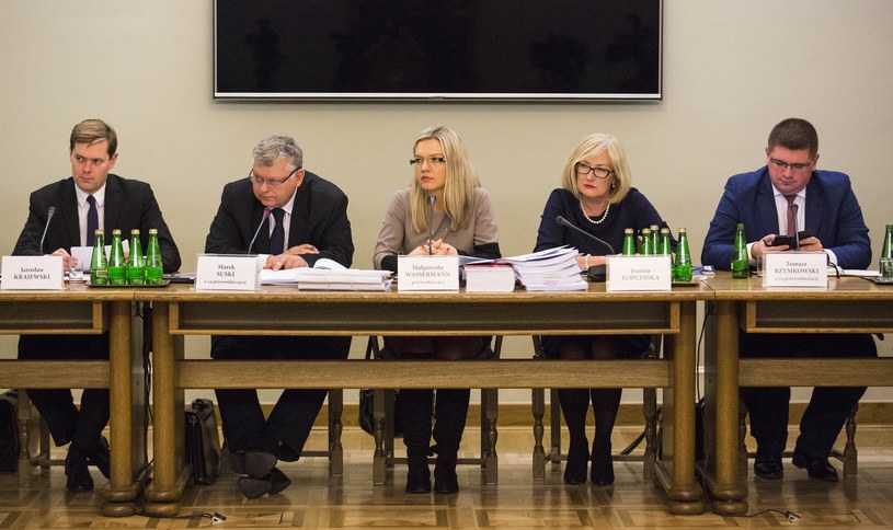 Posiedzenie komisji śledczej w sprawie afery Amber Gold /Andrzej Hulimka  /Reporter