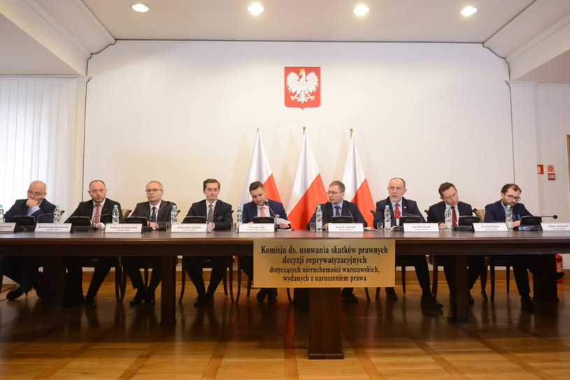 Posiedzenie komisji weryfikacyjnej /Jakub Kamiński   /PAP
