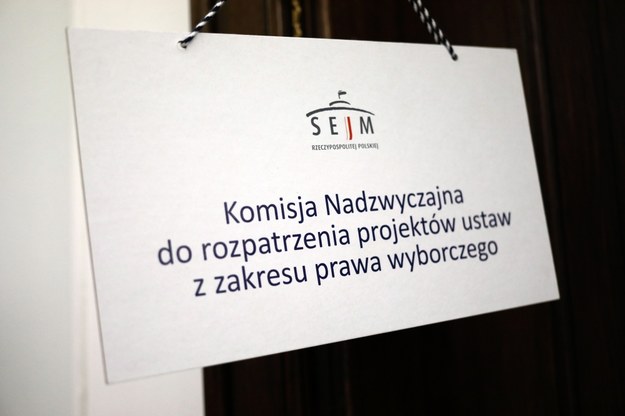 Posiedzenie sejmowej Komisji Nadzwyczajnej do spraw rozpatrzenia projektów ustaw z zakresu prawa wyborczego /Leszek Szymański /PAP