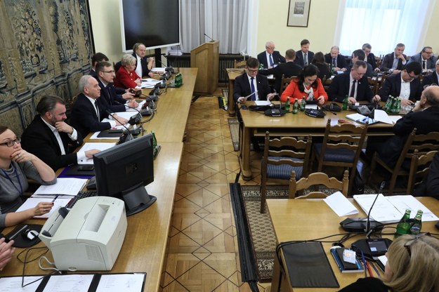 Posiedzenie sejmowych komisji: Finansów Publicznych oraz do Spraw Energii i Skarbu Państwa / 	Tomasz Gzell    /PAP