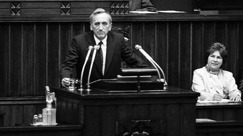 Posiedzenie Sejmu 12.09.1989. Premier Tadeusz Mazowiecki wygłaszania expose /Krzysztof Wójcik /Agencja FORUM
