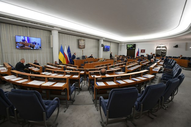 Posiedzenie Senatu w Warszawie, 7 bm. Senatorowie zajmowali się m.in. ustawą o wsparciu odbiorców ciepła /Marcin Obara /PAP