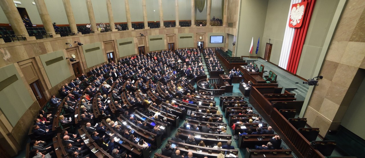 Posła poniosło? Chce, by Sejm w piątki pracował tylko do 12  