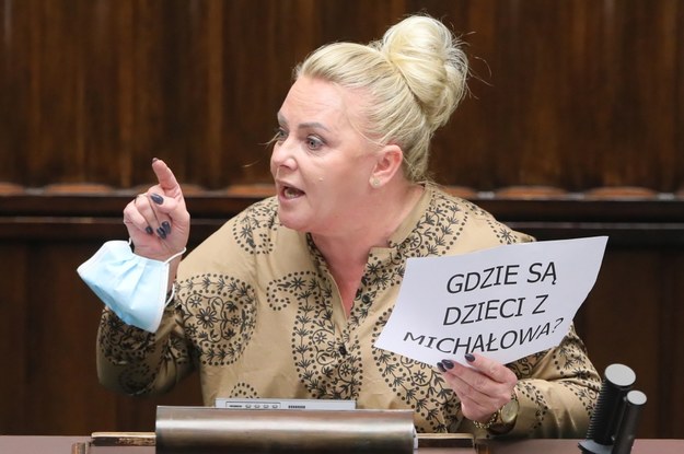 Posłanka KO Iwona Hartwich podczas debaty nt. przedłużenia stanu wyjątkowego / 	Paweł Supernak   /PAP