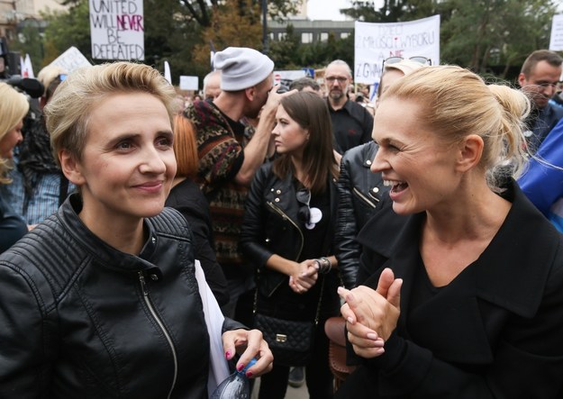 Posłanka Nowoczesnej Joanna Scheuring-Wielgus (L) i liderka Inicjatywy Polska Barbara Nowacka (P) /Paweł Supernak /PAP