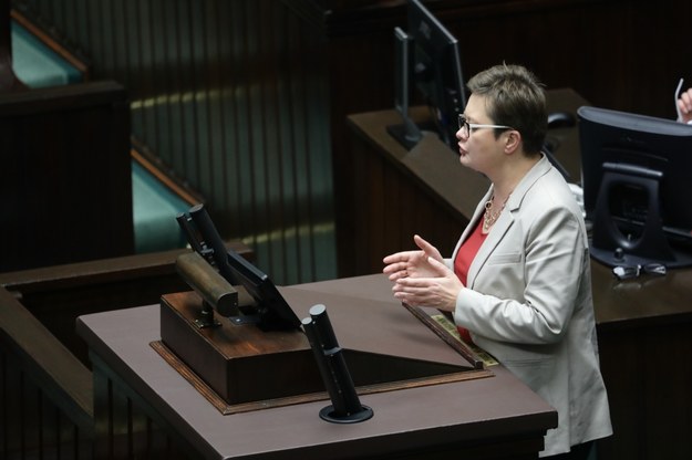 Posłanka Nowoczesnej Katarzyna Lubnauer podczas posiedzenia Sejmu /Tomasz Gzell /PAP