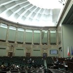 Posłowie będą karani finansowo za naruszenie powagi Sejmu? Jest projekt