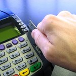 Posłowie chcą obniżki prowizji od kart kredytowych