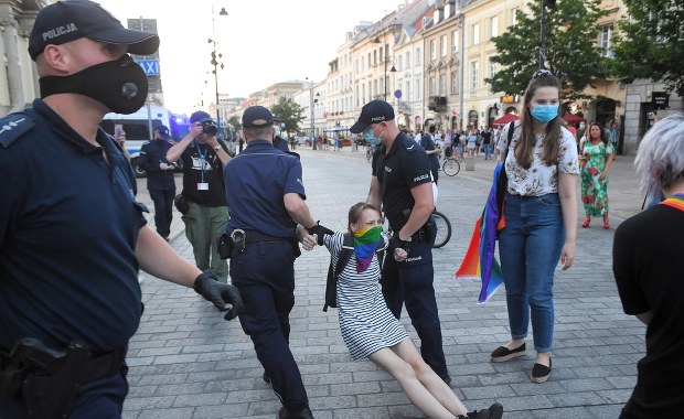 Posłowie KO i Lewicy interweniowali ws. aktywistów LGBT zatrzymanych przez policję w Warszawie. "To była łapanka"