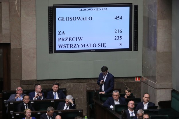 Posłowie na sali obrad podczas drugiego dnia posiedzenia Sejmu /	Wojciech Olkuśnik /PAP