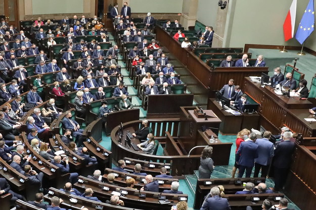 Posłowie na sali obrad. Sejm zajmuje się m.in. projektem nowelizacji ustawy o ochronie granicy / 	Paweł Supernak   /PAP