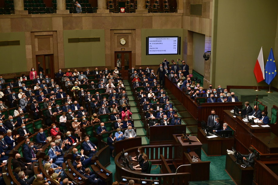 Posłowie na sali obrad Sejmu, 21 lipca / 	Marcin Obara  /PAP