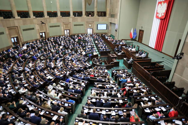 Posłowie na sali obrad Sejmu w Warszawie, /Wojciech Olkuśnik /PAP
