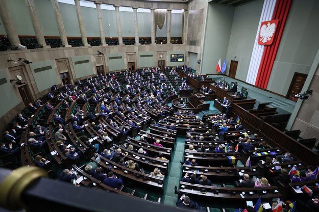 Posłowie na sali obrad Sejmu w Warszawie / 	Leszek Szymański    /PAP