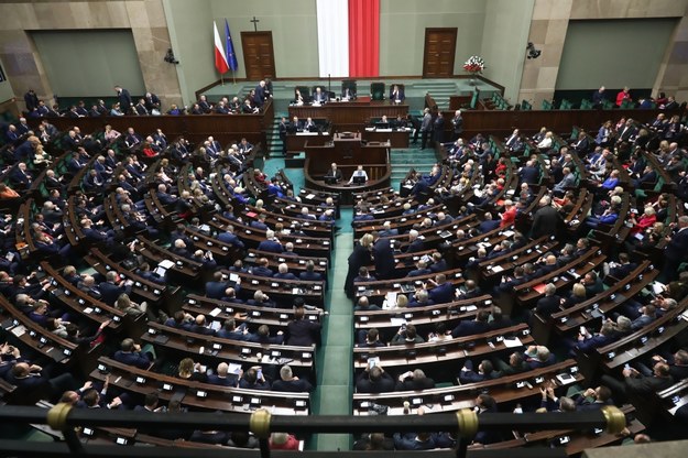 Posłowie na sali obrad Sejmu w Warszawie /Tomasz Gzell /PAP