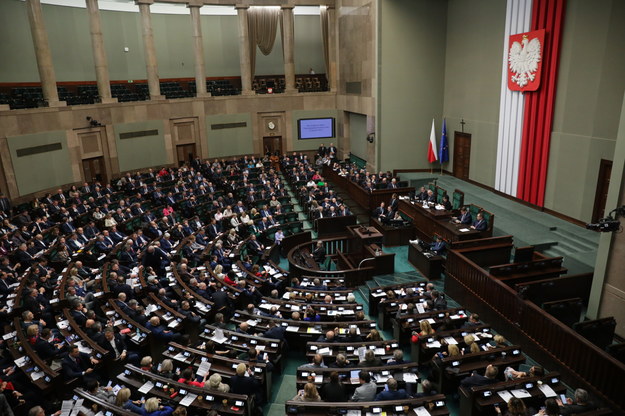 Posłowie na sali obrad Sejmu w Warszawie /Albert Zawada /PAP