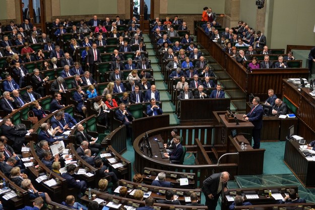 Posłowie na sali obrad Sejmu /Marcin Obara /PAP