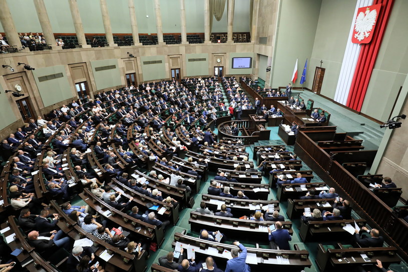 Posłowie na sali obrad Sejmu /Paweł Supernak /PAP
