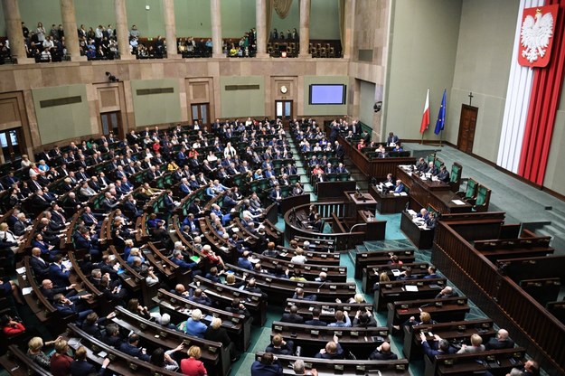 Posłowie na sali obrad Sejmu / 	Radek Pietruszka   /PAP