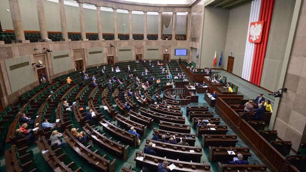 Posłowie na sali obrad Sejmu /Marcin Obara /PAP