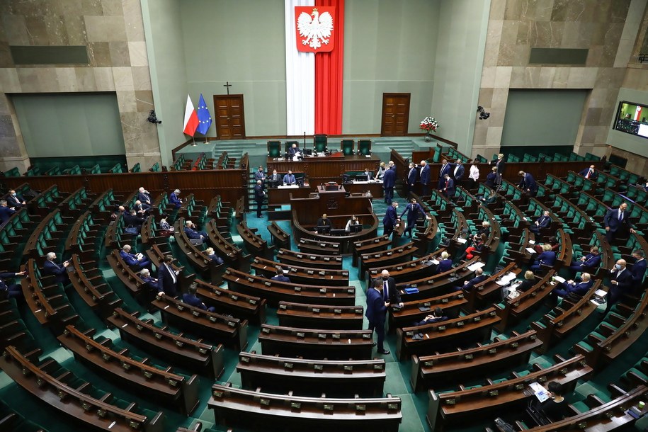 Posłowie na sali obrad Sejmu /Rafał Guz /PAP