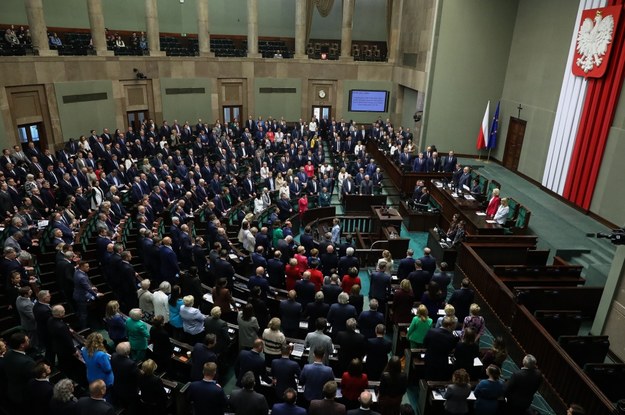 Posłowie na sali obrad Sejmu /Tomasz Gzell /PAP