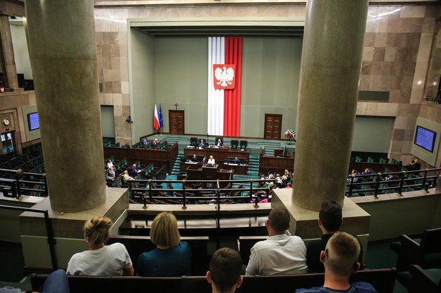 Posłowie na sali obrad Sejmu /Albert Zawada /PAP
