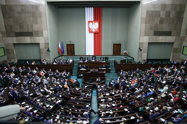 Posłowie na sali obrad Sejmu / 	Leszek Szymański    /PAP